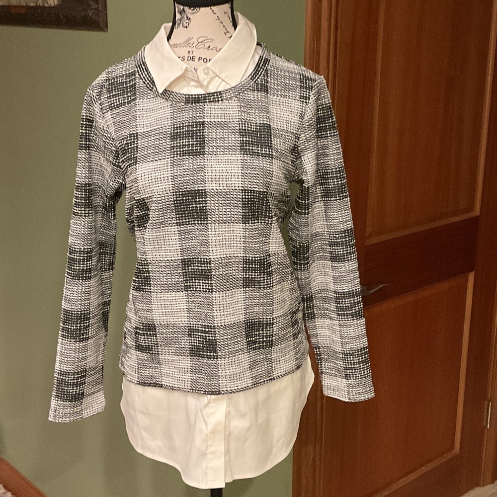 Ann Taylor Black and White Knit Top, Size S